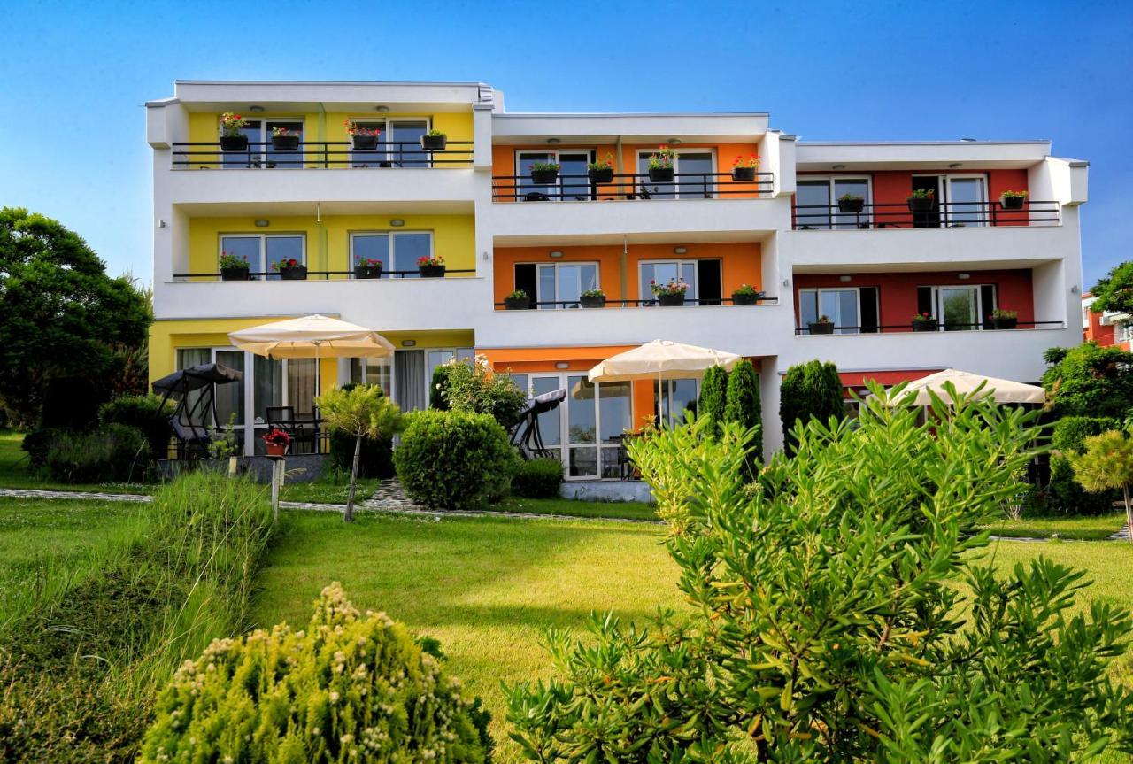 Stayinn Rainbow Houses Beachfront By Asteri Hotels Сонячний Берег Екстер'єр фото