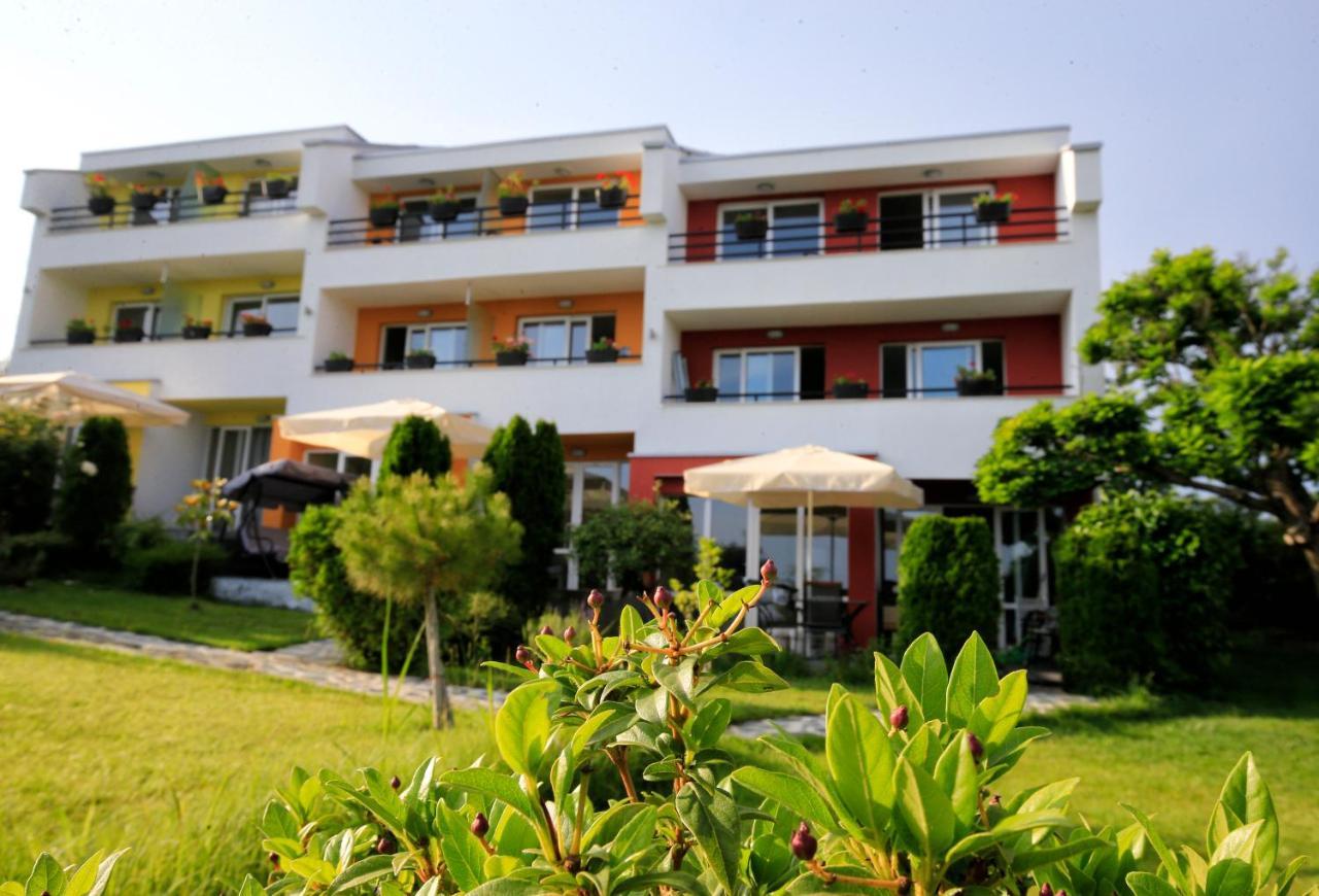 Stayinn Rainbow Houses Beachfront By Asteri Hotels Сонячний Берег Екстер'єр фото