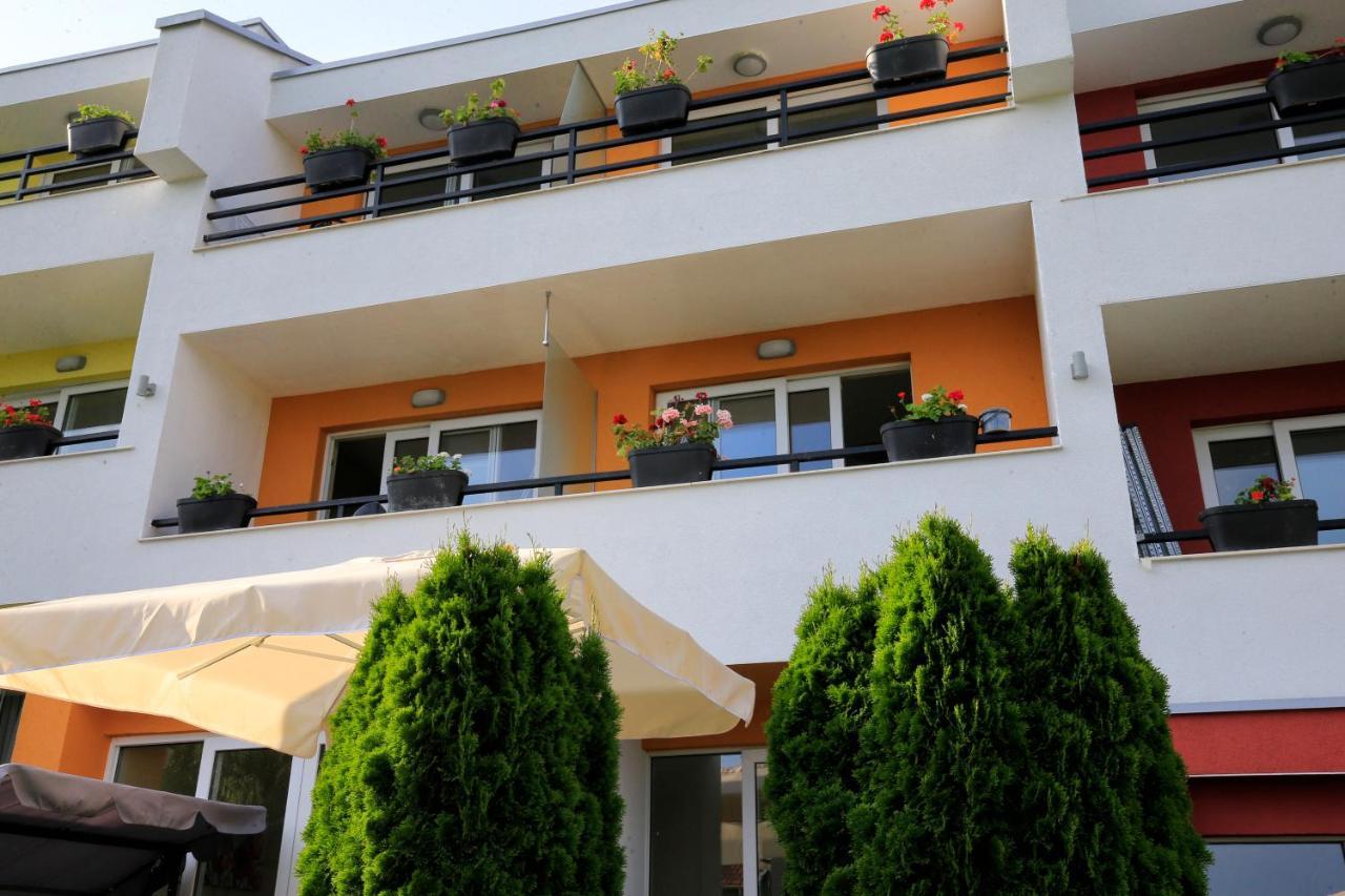 Stayinn Rainbow Houses Beachfront By Asteri Hotels Сонячний Берег Екстер'єр фото