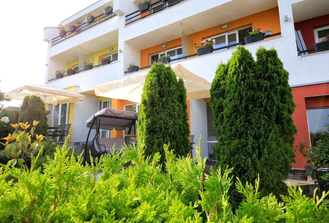 Stayinn Rainbow Houses Beachfront By Asteri Hotels Сонячний Берег Екстер'єр фото