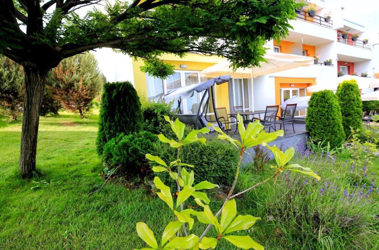 Stayinn Rainbow Houses Beachfront By Asteri Hotels Сонячний Берег Екстер'єр фото
