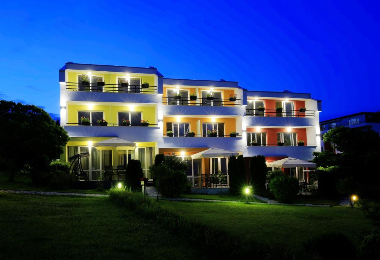 Stayinn Rainbow Houses Beachfront By Asteri Hotels Сонячний Берег Екстер'єр фото