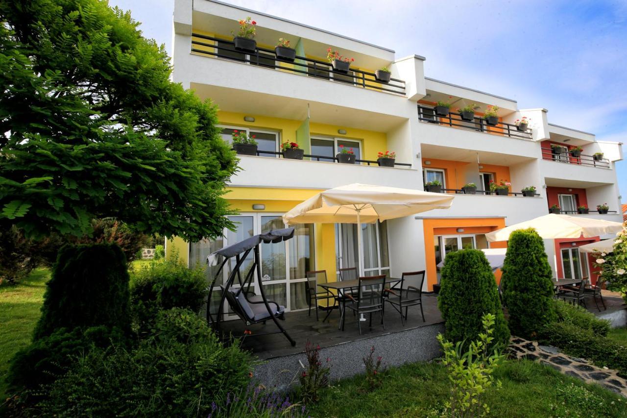 Stayinn Rainbow Houses Beachfront By Asteri Hotels Сонячний Берег Екстер'єр фото