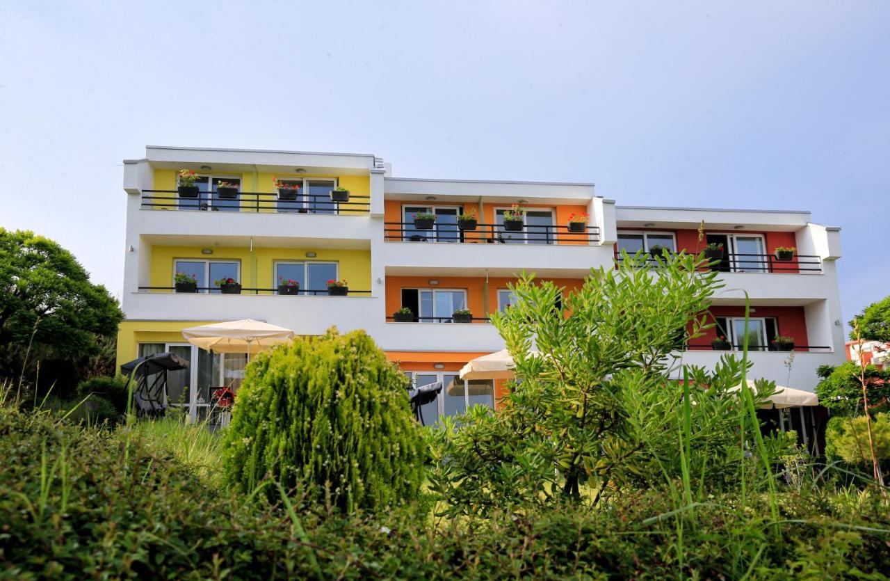 Stayinn Rainbow Houses Beachfront By Asteri Hotels Сонячний Берег Екстер'єр фото