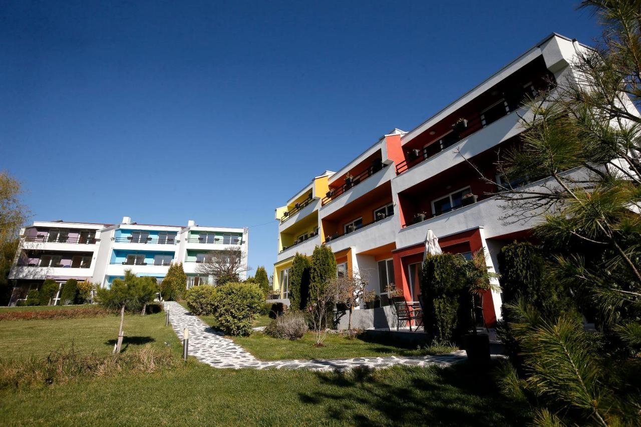 Stayinn Rainbow Houses Beachfront By Asteri Hotels Сонячний Берег Екстер'єр фото